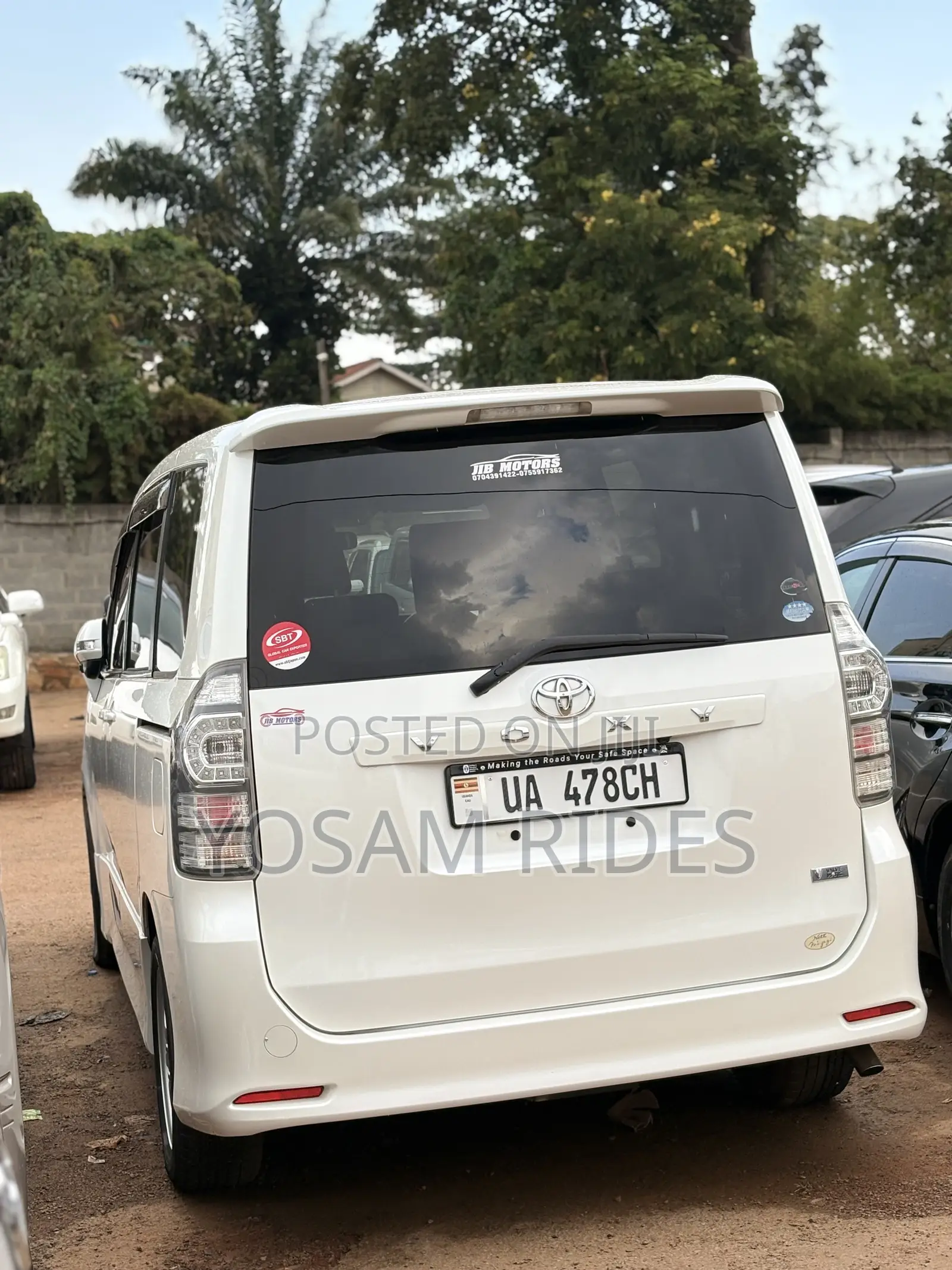 Toyota Voxy 2011 White