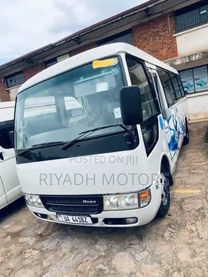 Mitsubishi Fuso Rosa 2011 Silver