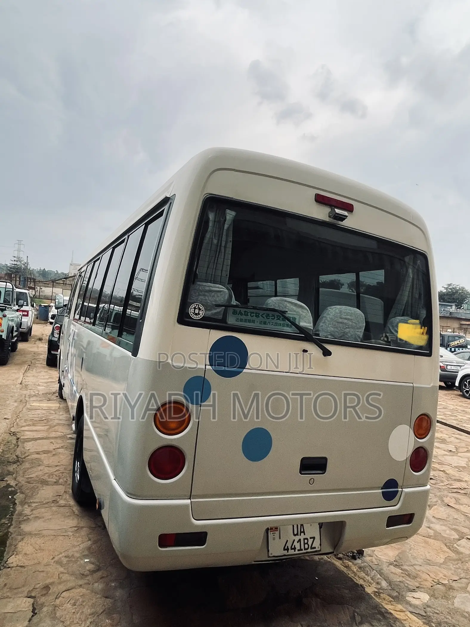 Mitsubishi Fuso Rosa 2011 Silver