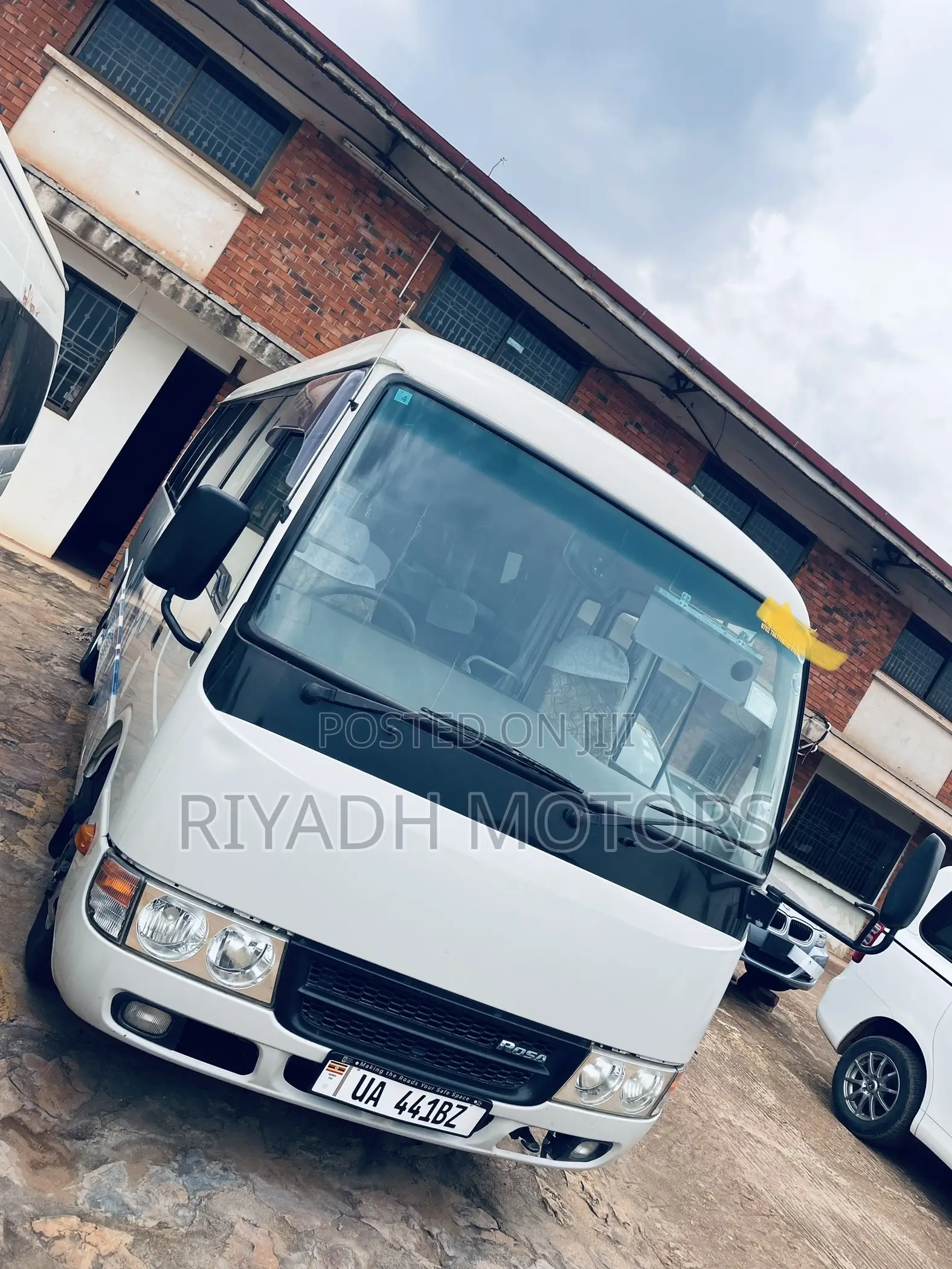 Mitsubishi Fuso Rosa 2011 Silver