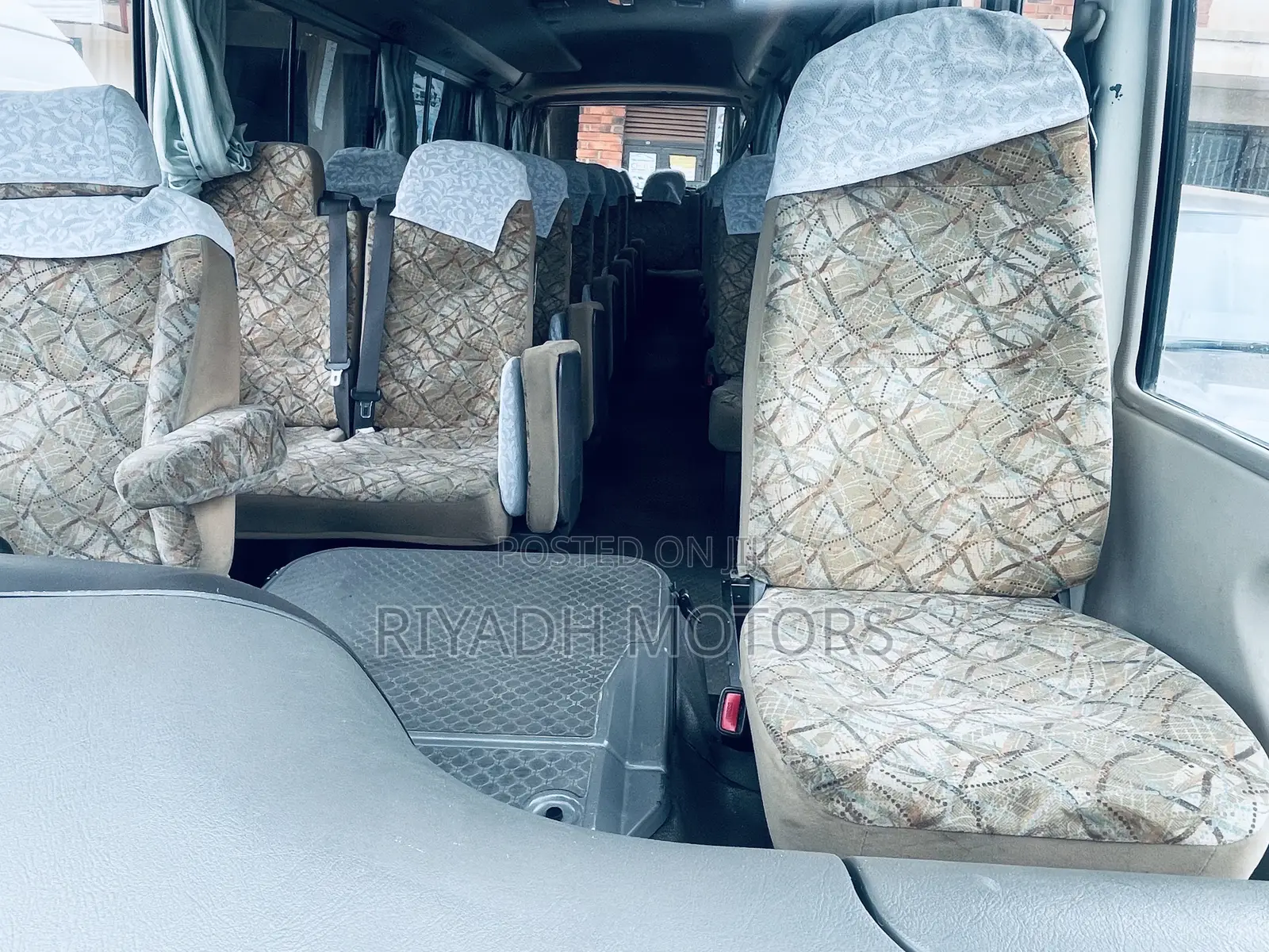 Mitsubishi Fuso Rosa 2011 Silver