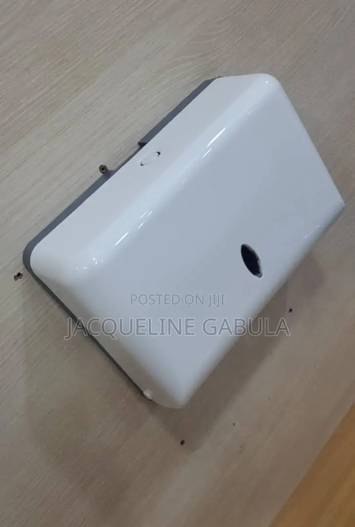 Tissue Holder