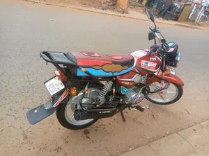 TVS HLX 125 2019 Red