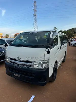 Toyota HiAce 2012 White
