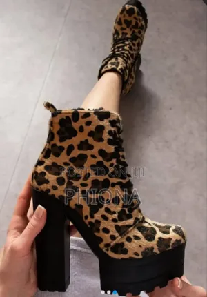 Ladies High Blocked Boot