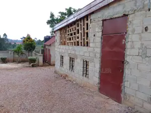 Shops On Jinja Kampala High Way For Let, Nngandu