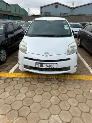 Toyota Passo Sette 1.5 AWD 2011 White