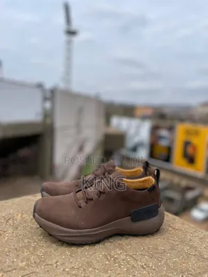 Men's Ecco Casual Leather Sneakers.