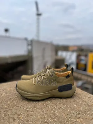 Men's Ecco Casual Leather Sneakers.