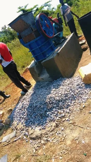 150*250 1-5tonnes Per Hour 16hp Diesel Engine Stone Crusher