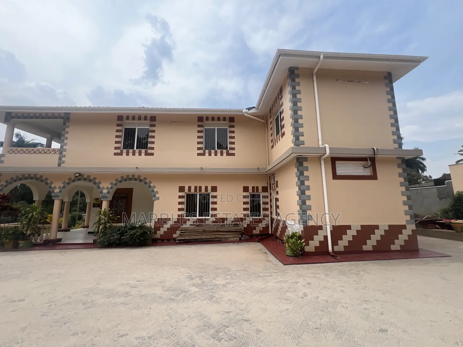 10 Rooms Office Space for Rent in Bugolobi