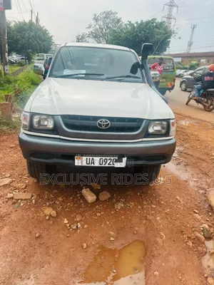 Toyota Hilux 1999 White
