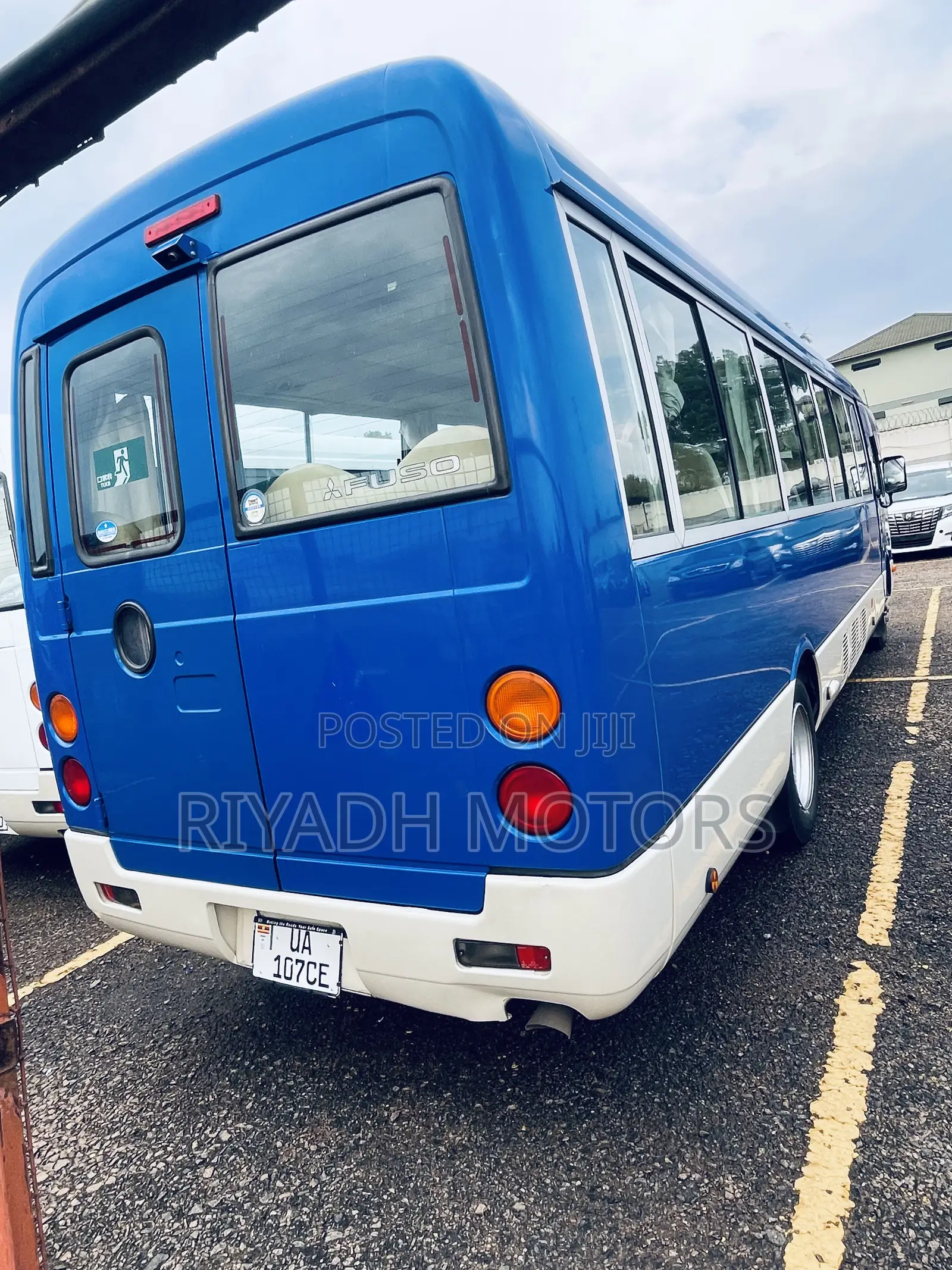 Mitsubishi Fuso Rosa 2010 Blue