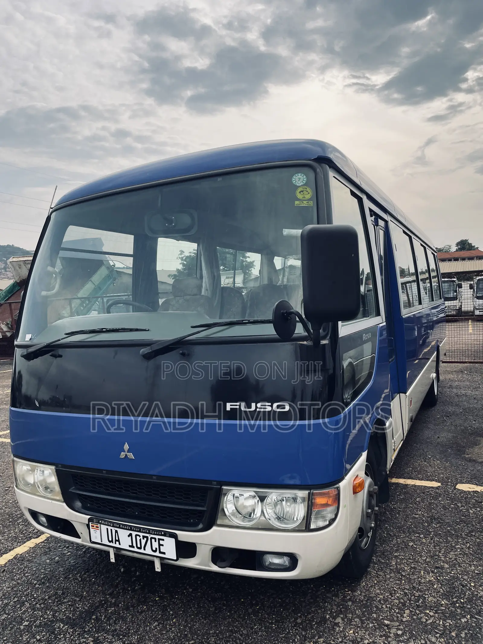 Mitsubishi Fuso Rosa 2010 Blue
