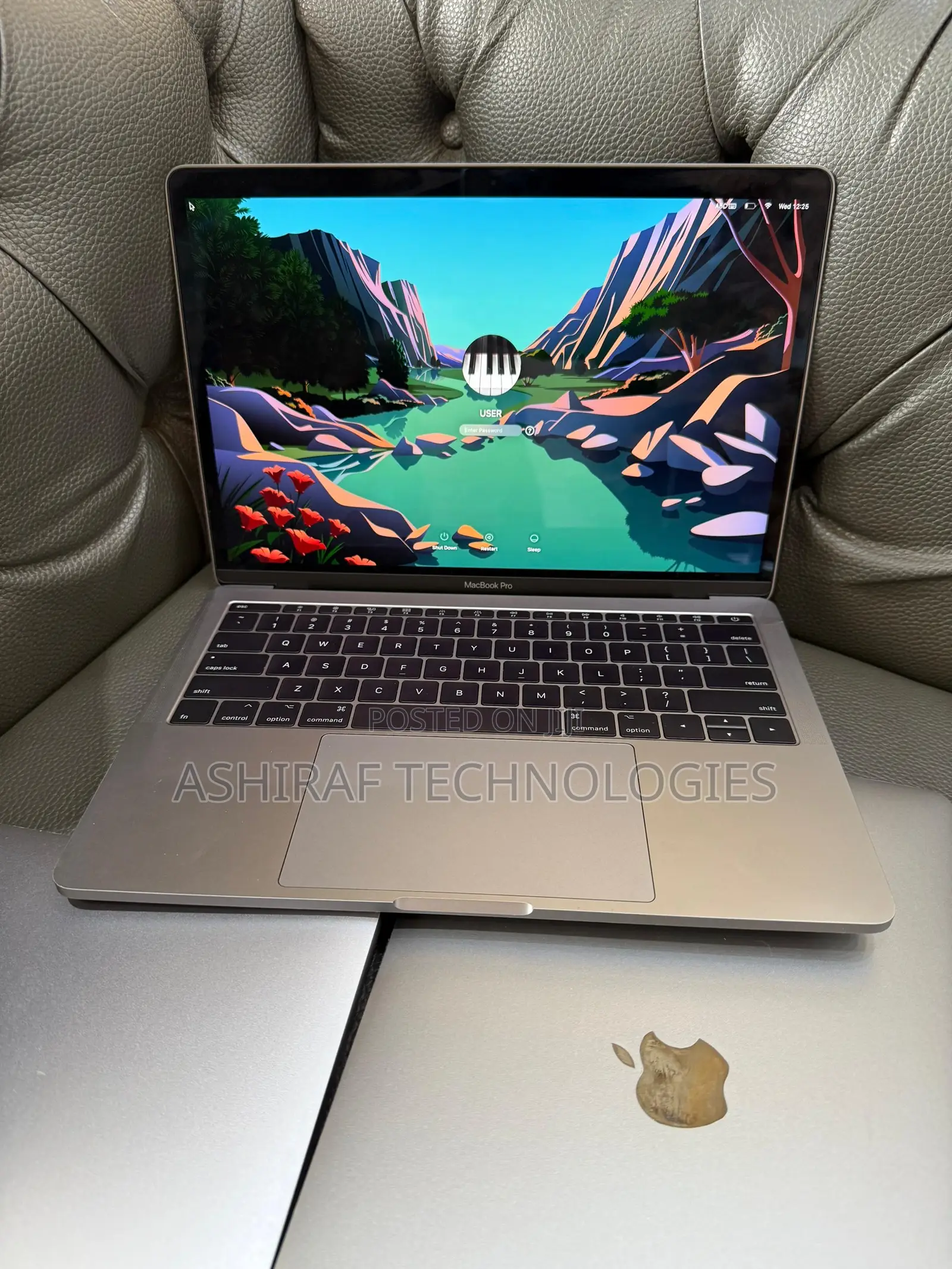 Laptop Apple MacBook Pro 2017 16GB Intel Core i7 SSD 256GB