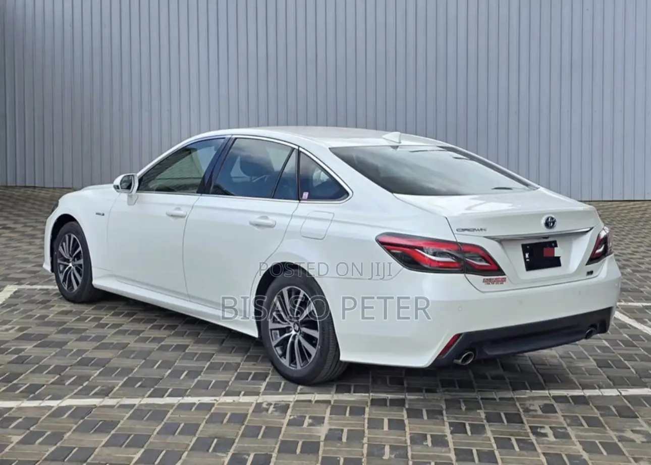 Toyota Crown 2018 White