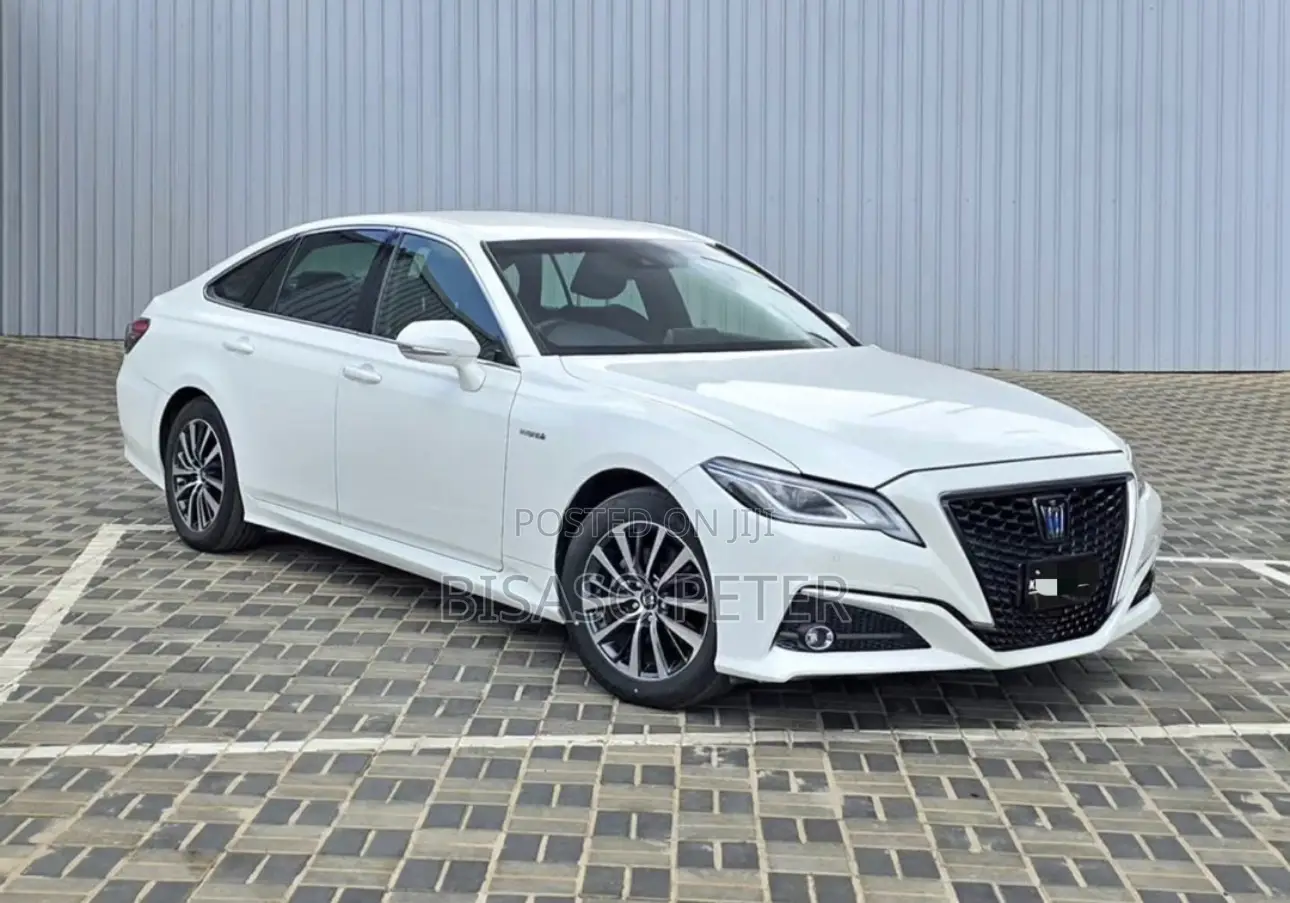 Toyota Crown 2018 White