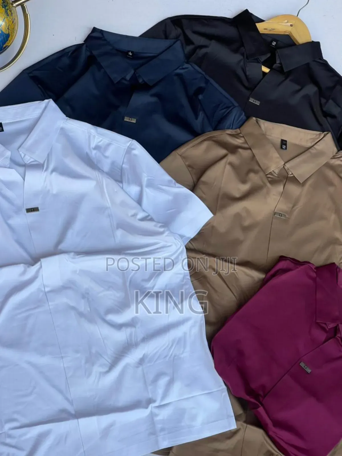 Men's Short-Sleeve Collared Shirts.