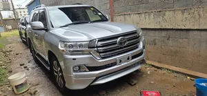Toyota Land Cruiser 2016 Silver