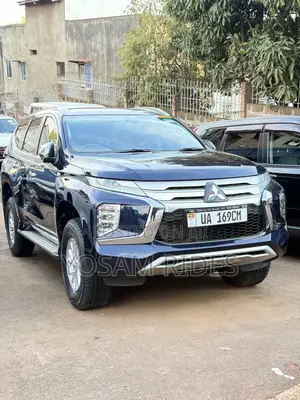 Mitsubishi Pajero Sport Exceed 2019 Blue