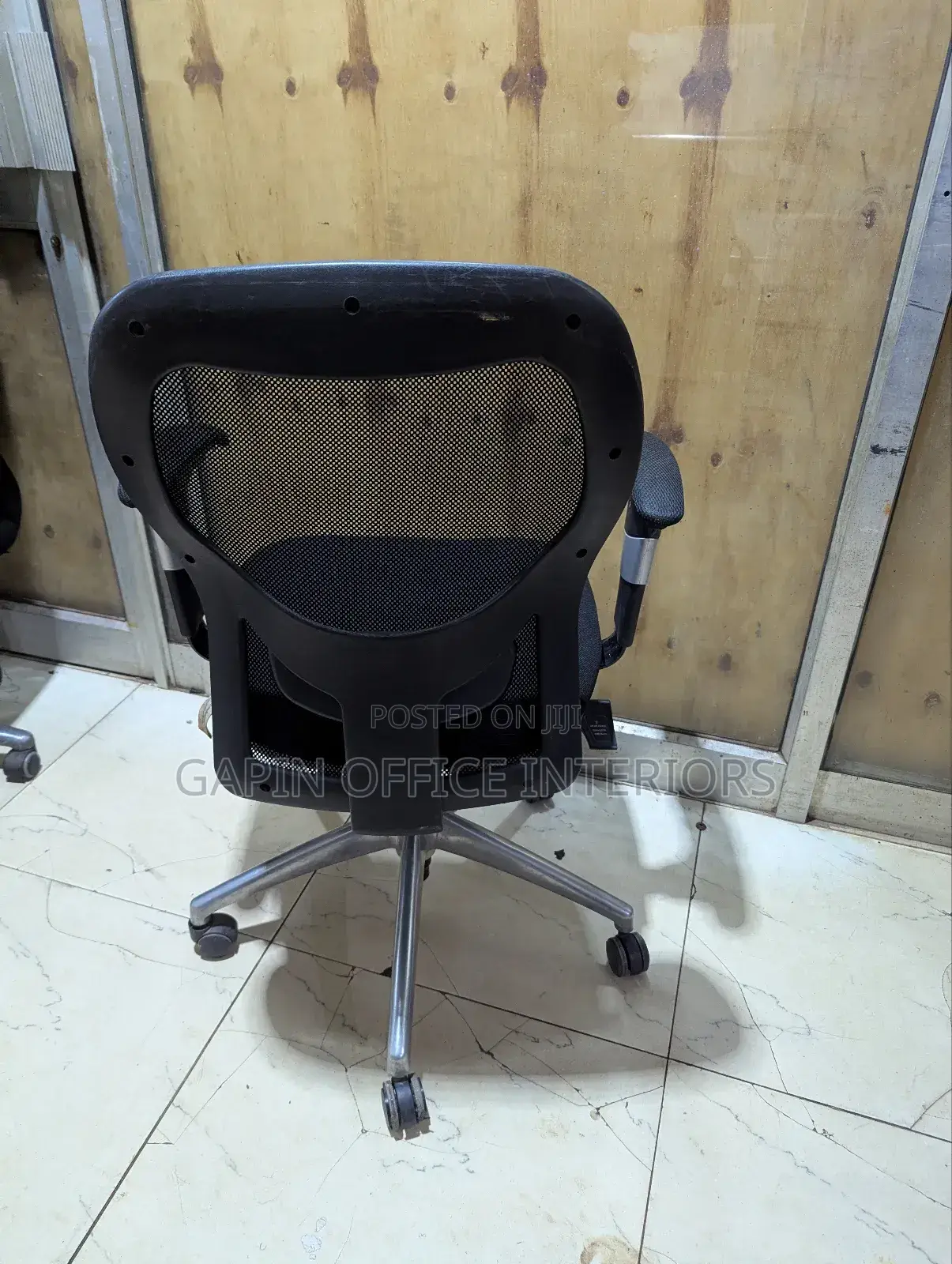 Second Hand Swivelling Office Chair, Ready for Pick Up