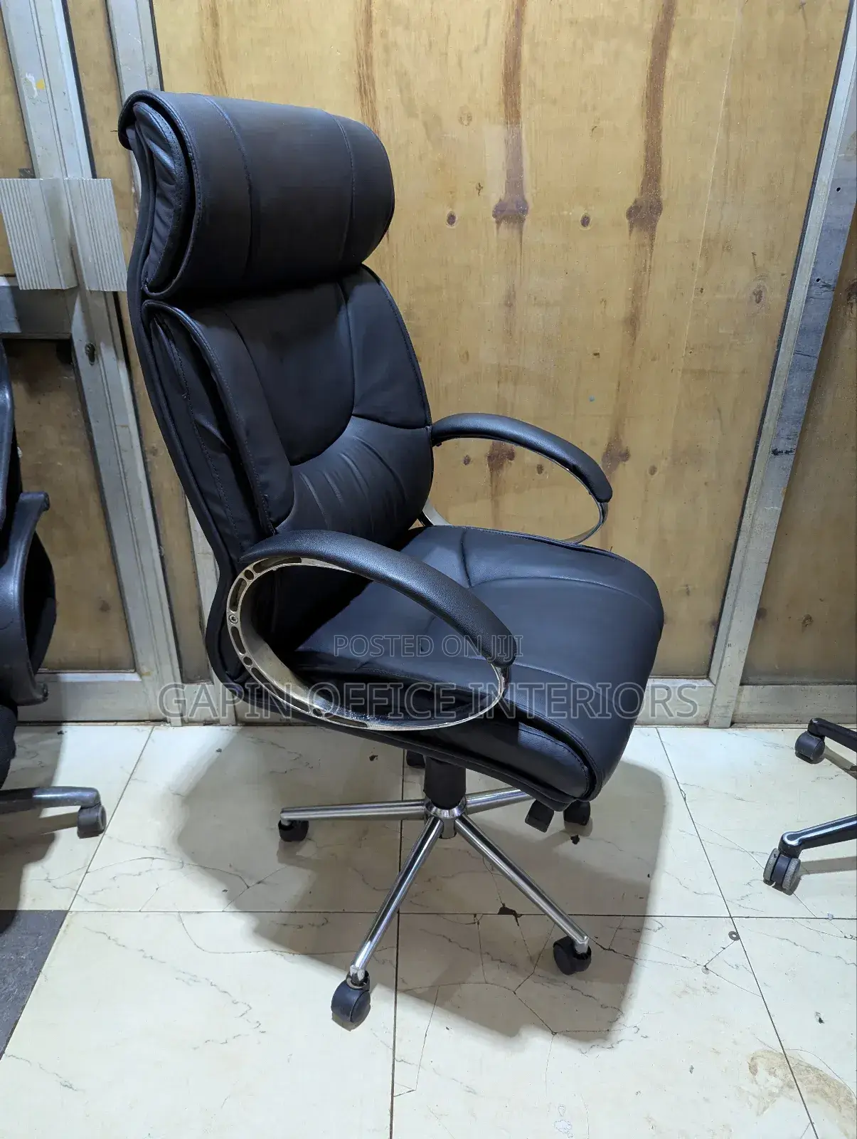 Refurbished Executive Rotating Office Chair