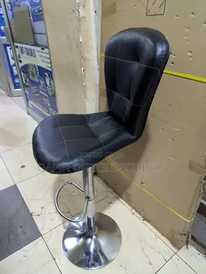 Simple Adjustable Bar Stool With a Soft Cushion for Small Space