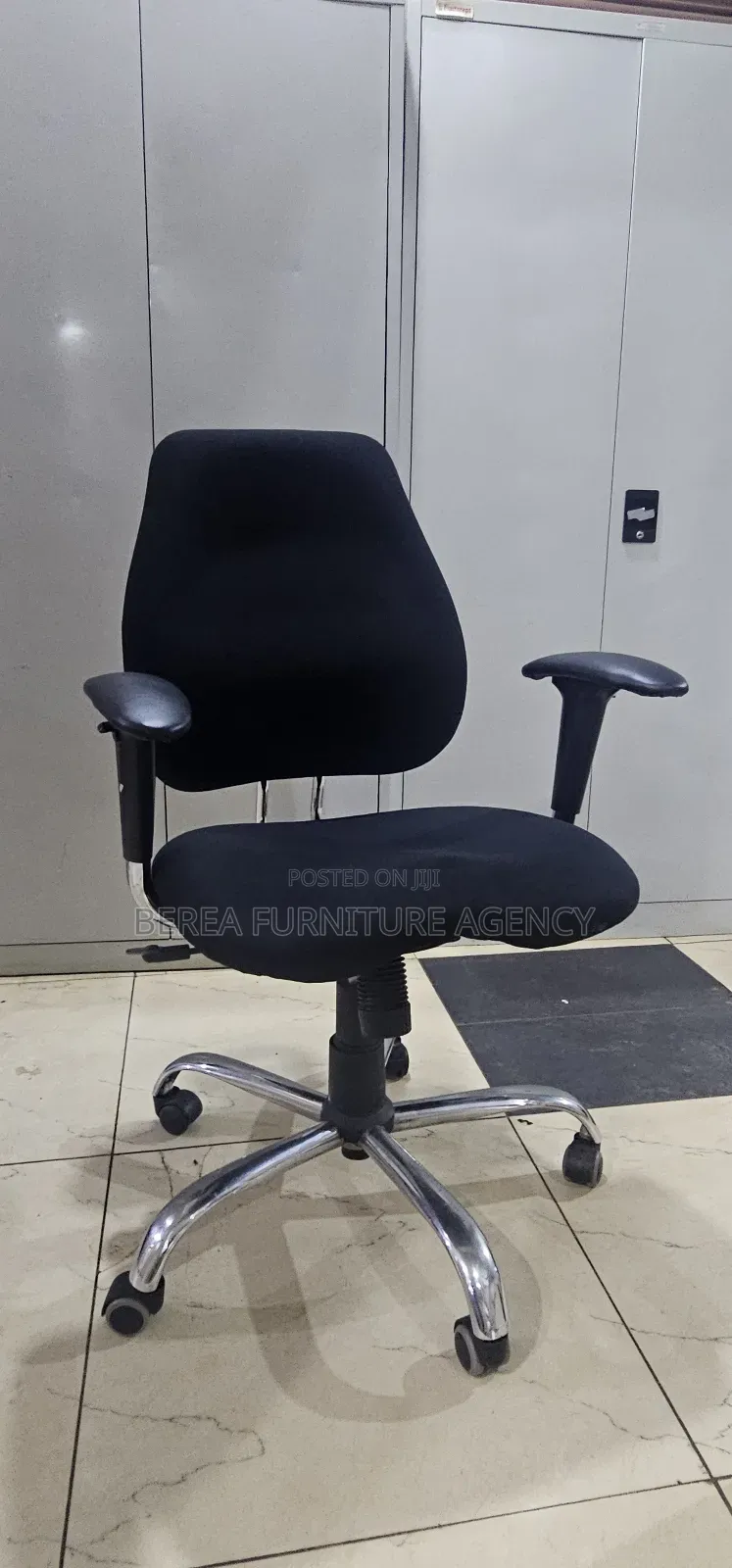 Originla Fabric Office Chair With Metallic Back Support
