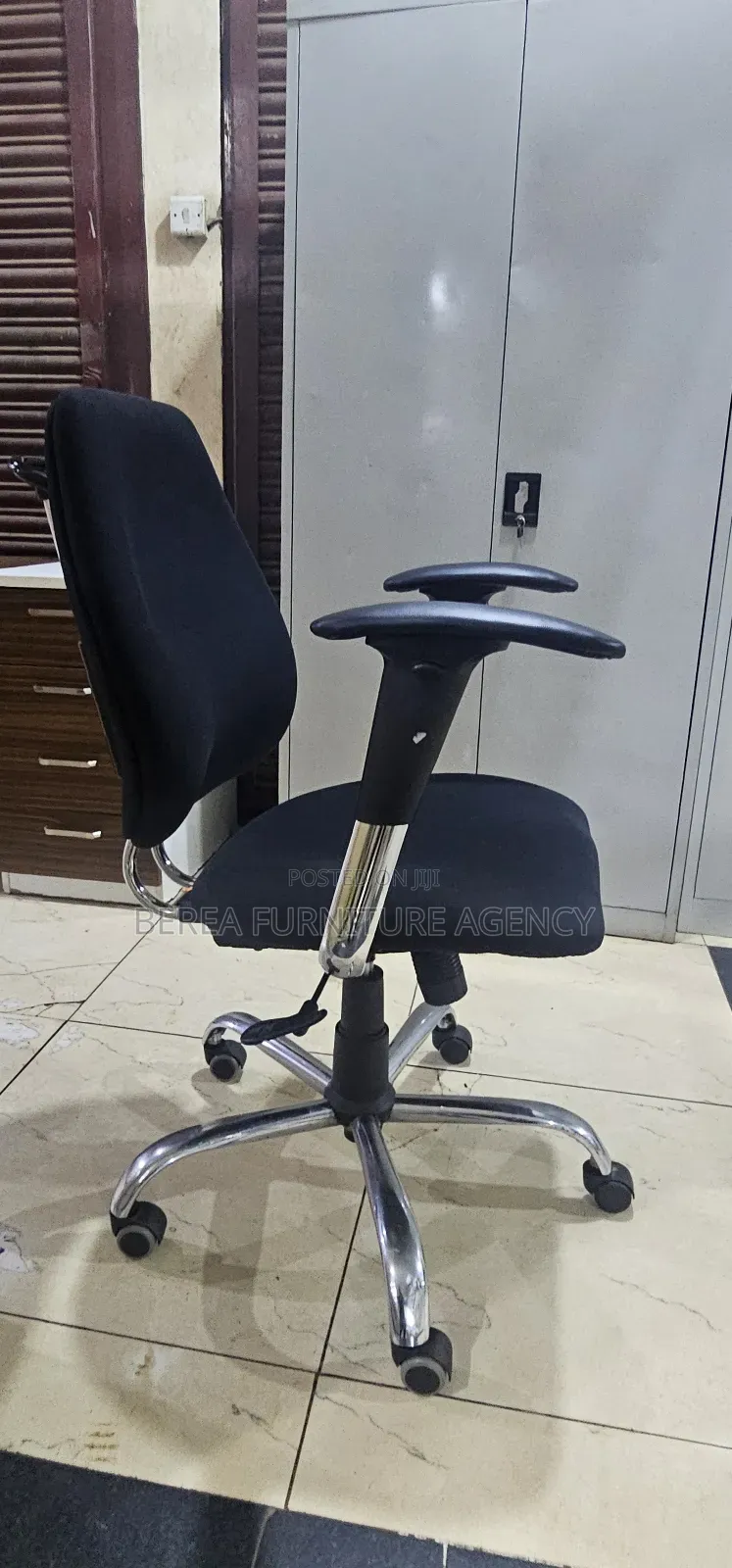 Originla Fabric Office Chair With Metallic Back Support