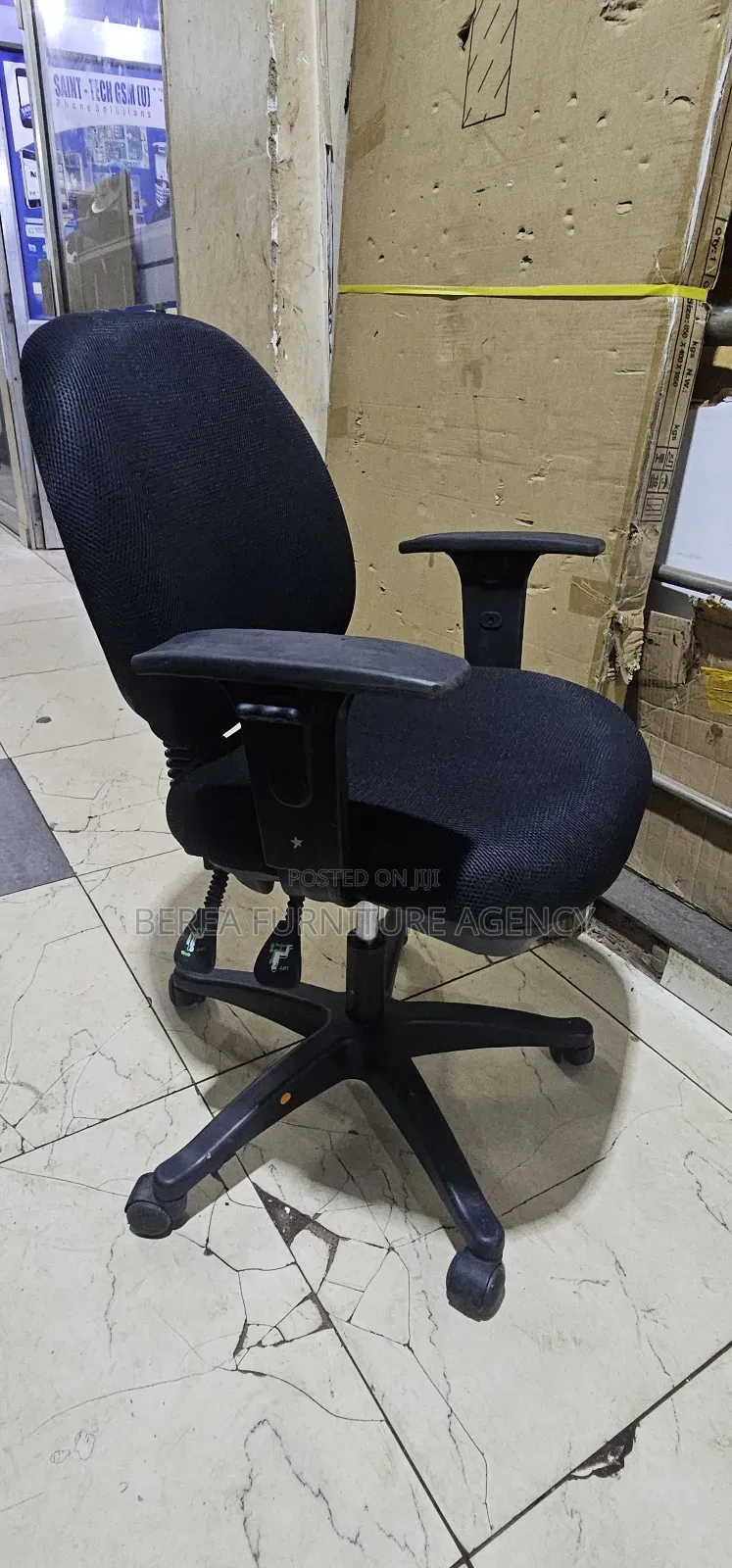 Simple Mesh Secretarial Chair With Cushion