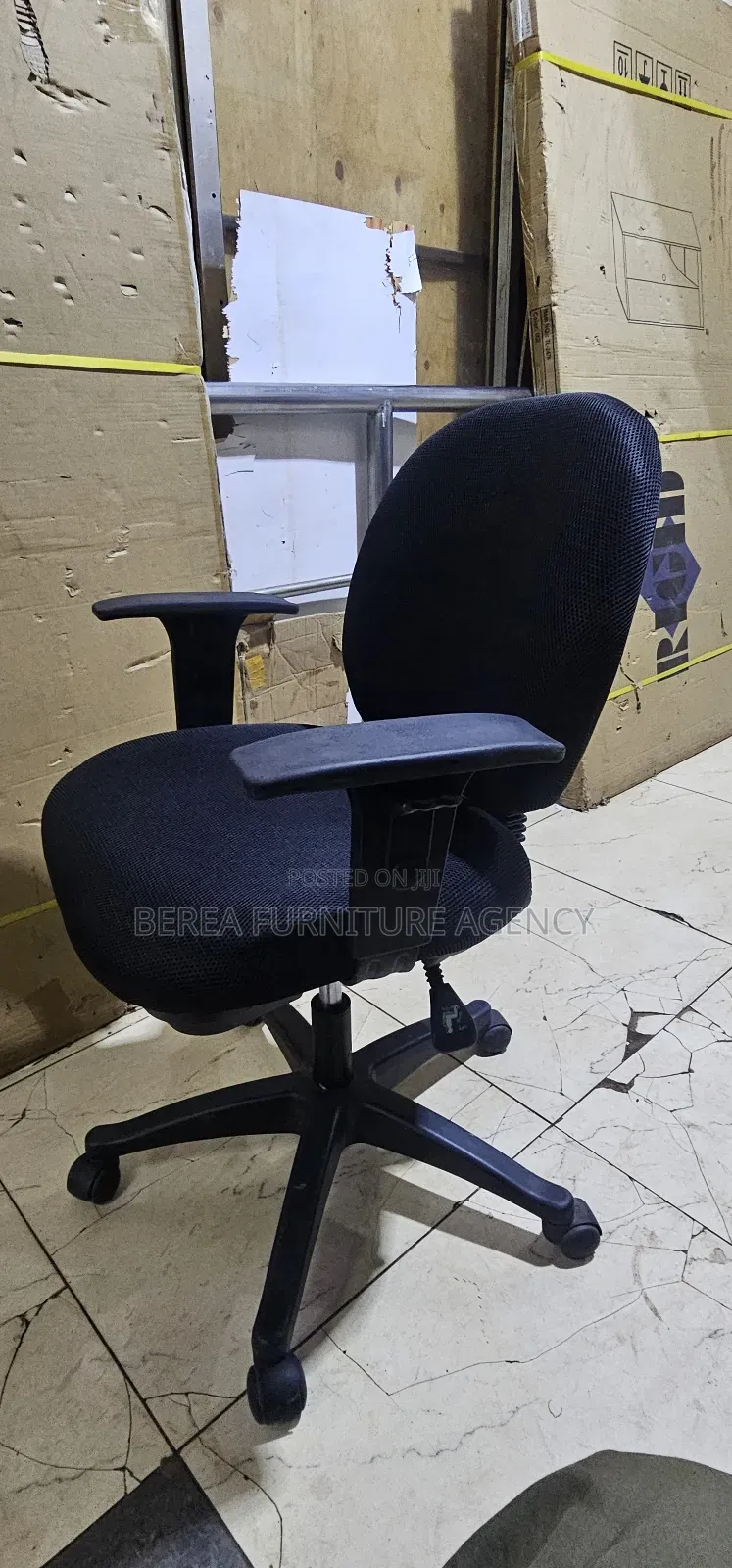 Simple Mesh Secretarial Chair With Cushion