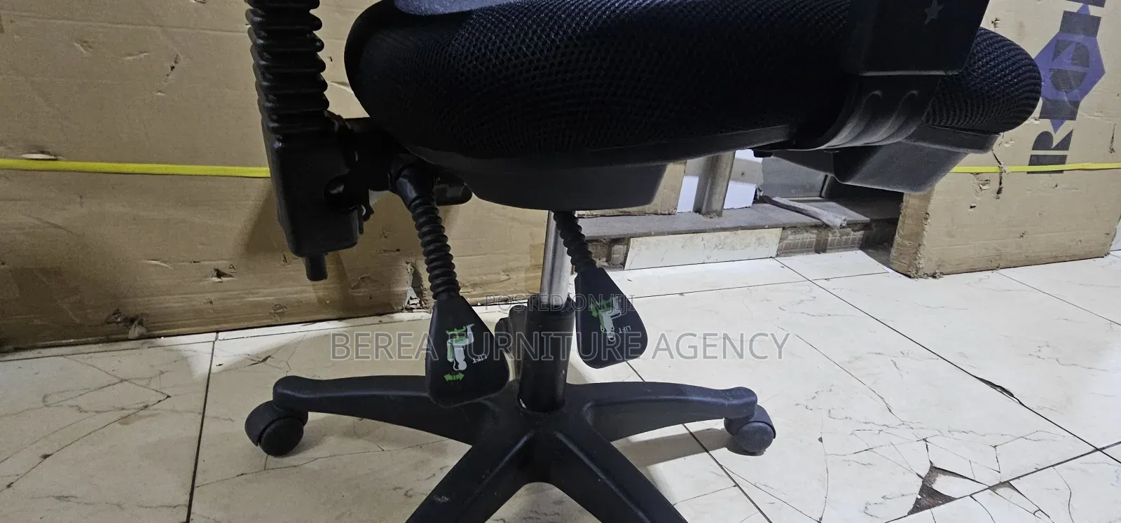 Simple Mesh Secretarial Chair With Cushion