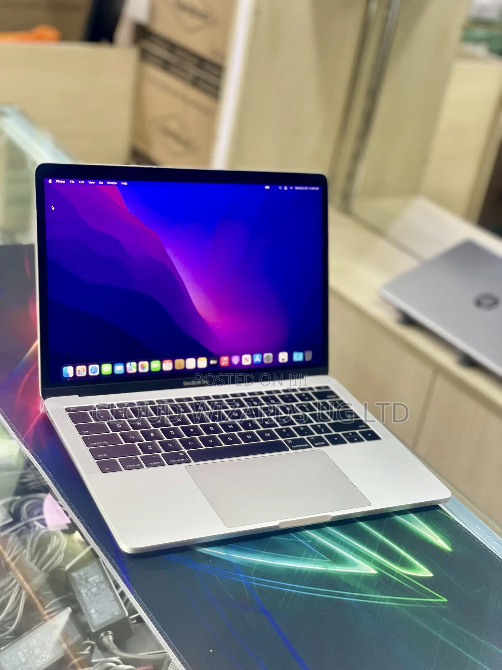 Laptop Apple MacBook Pro 2017 16GB Intel Core i5 SSHD (Hybrid) 256GB