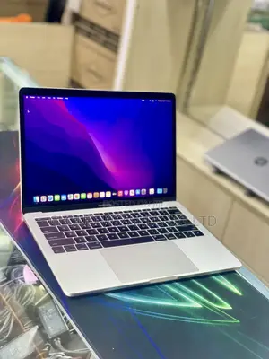 Laptop Apple MacBook Pro 2017 16GB Intel Core i5 SSHD (Hybrid) 256GB