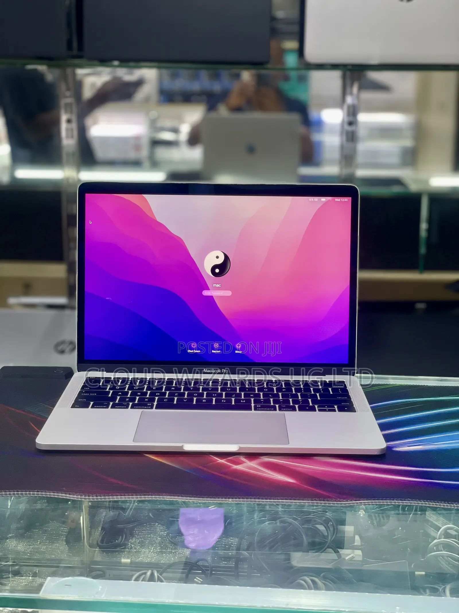 Laptop Apple MacBook Pro 2017 16GB Intel Core i5 SSHD (Hybrid) 256GB