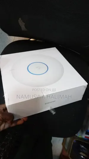 Ubiquiti Unifi 6 Pro Access Point.