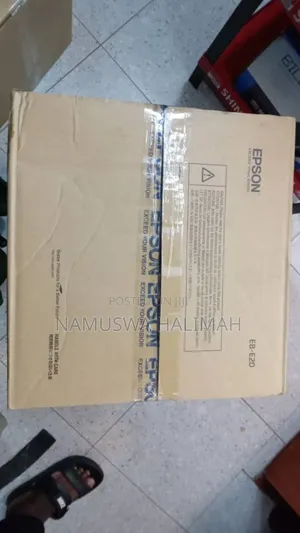 Epson Eb-E20 Xga 3lcd Projector.
