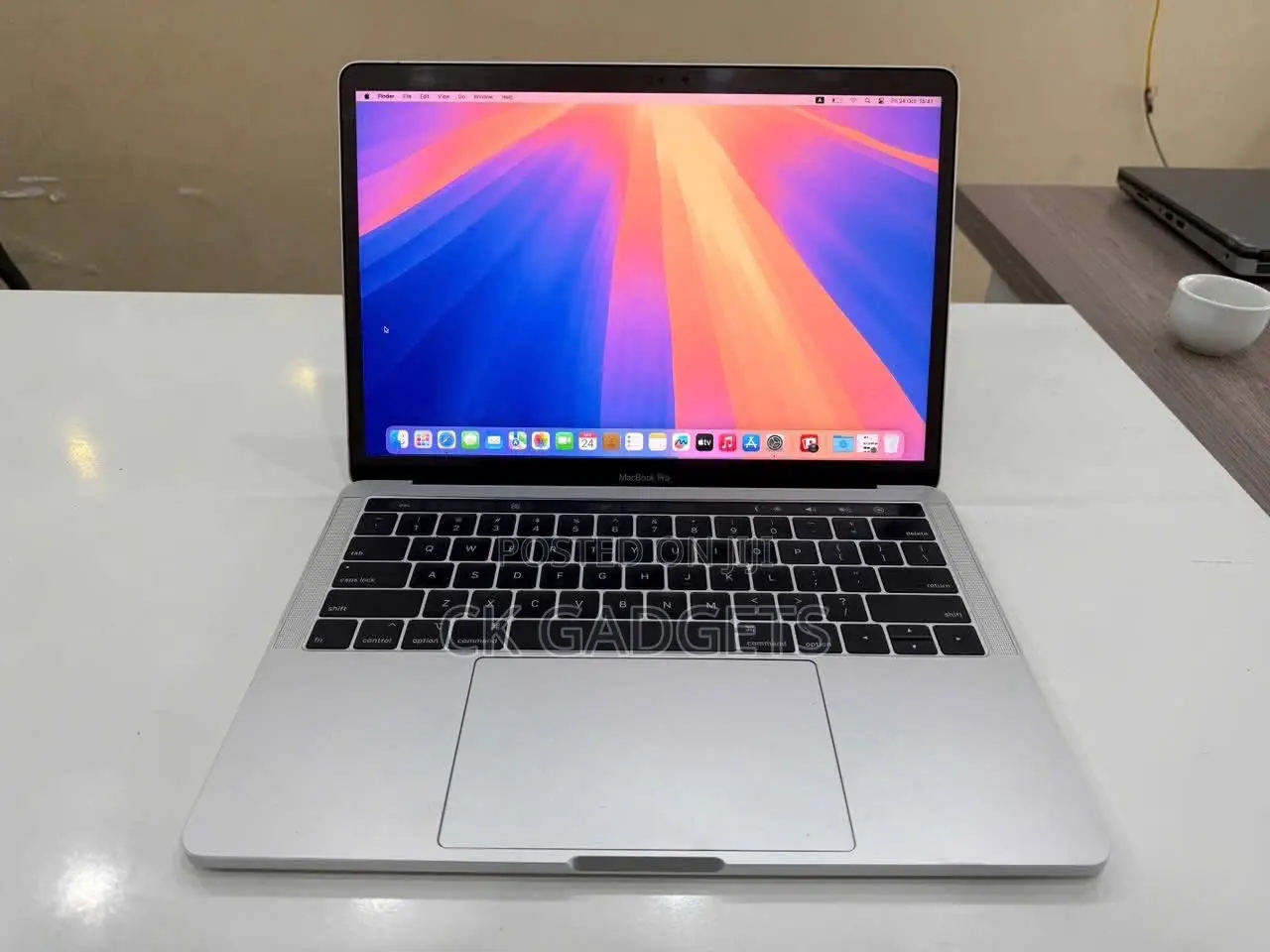 New Laptop Apple MacBook Pro 2018 8GB Intel Core I5 SSD 256GB
