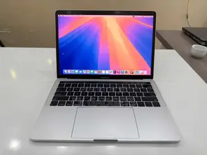 New Laptop Apple MacBook Pro 2018 8GB Intel Core I5 SSD 256GB