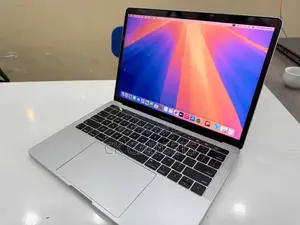 New Laptop Apple MacBook Pro 2018 8GB Intel Core I5 SSD 256GB