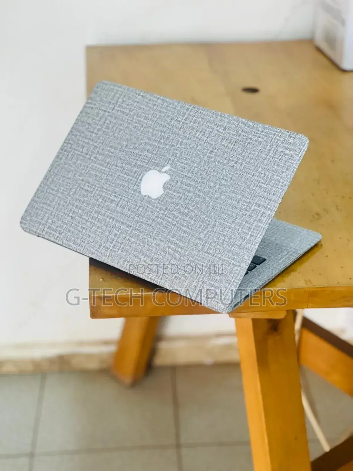 New Laptop Apple MacBook 2015 8GB Intel Core I5 SSD 256GB