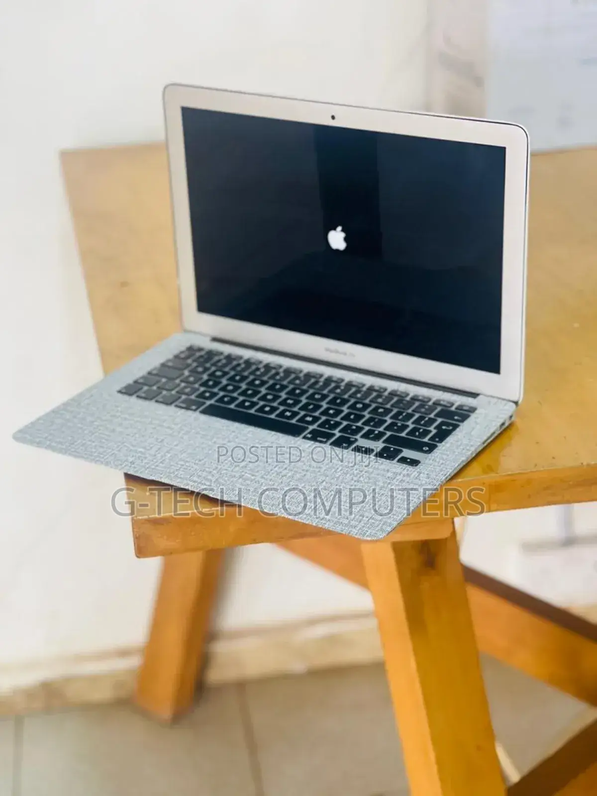 New Laptop Apple MacBook 2015 8GB Intel Core I5 SSD 256GB