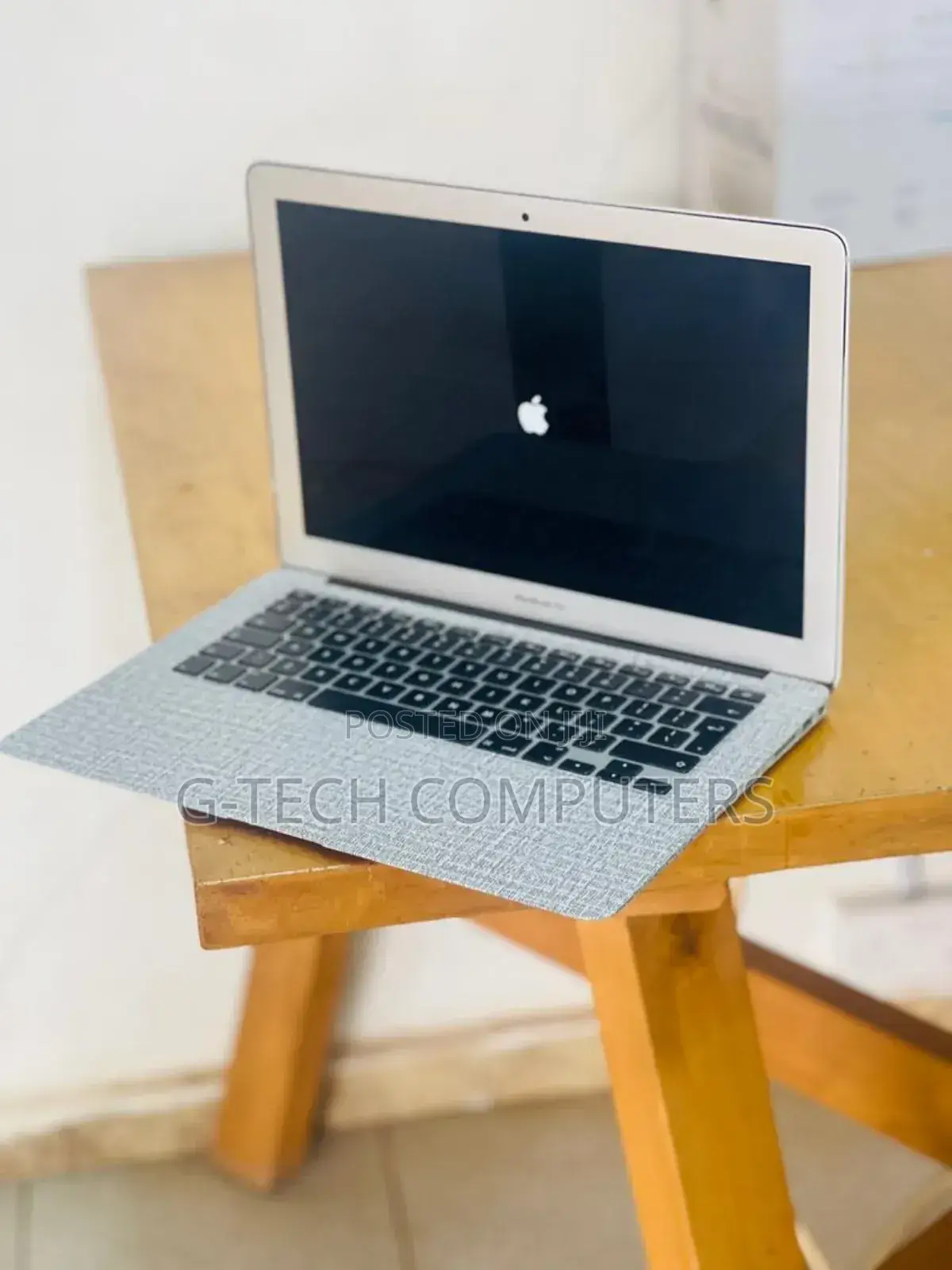 New Laptop Apple MacBook 2015 8GB Intel Core I5 SSD 256GB