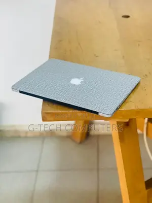 New Laptop Apple MacBook 2015 8GB Intel Core I5 SSD 256GB