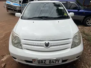 Toyota IST 2003 White
