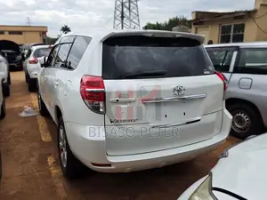Toyota Vanguard 2013 White