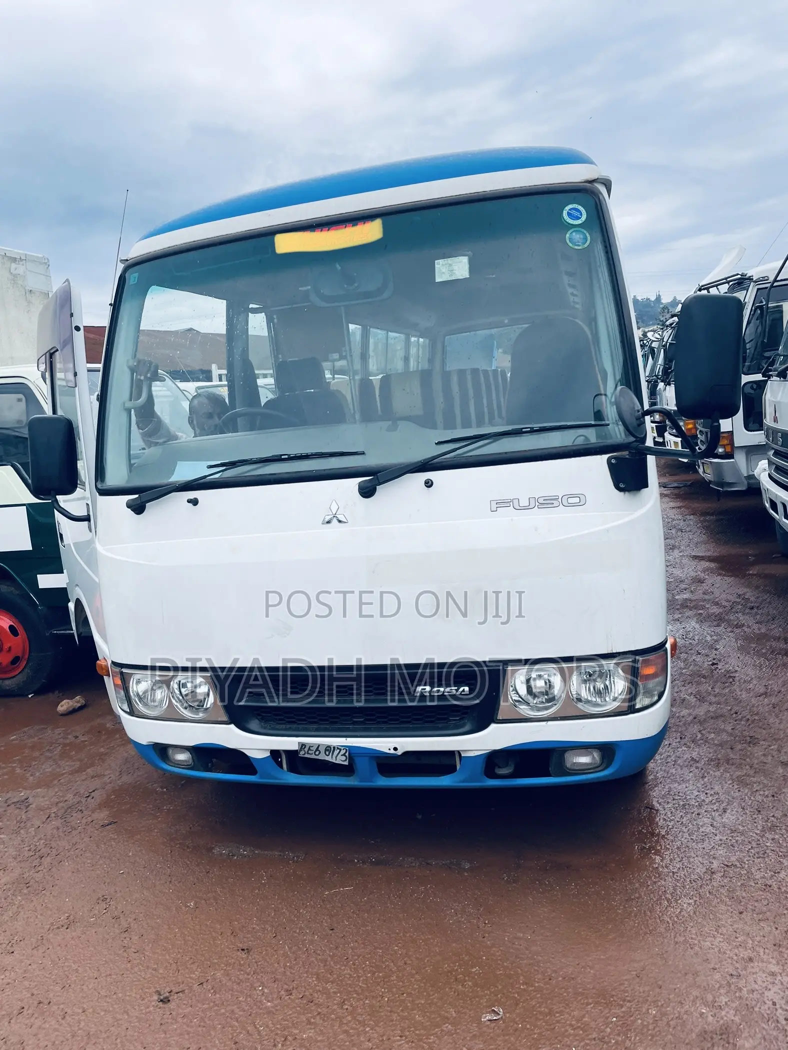 Mitsubishi Fuso Rosa 2012 White