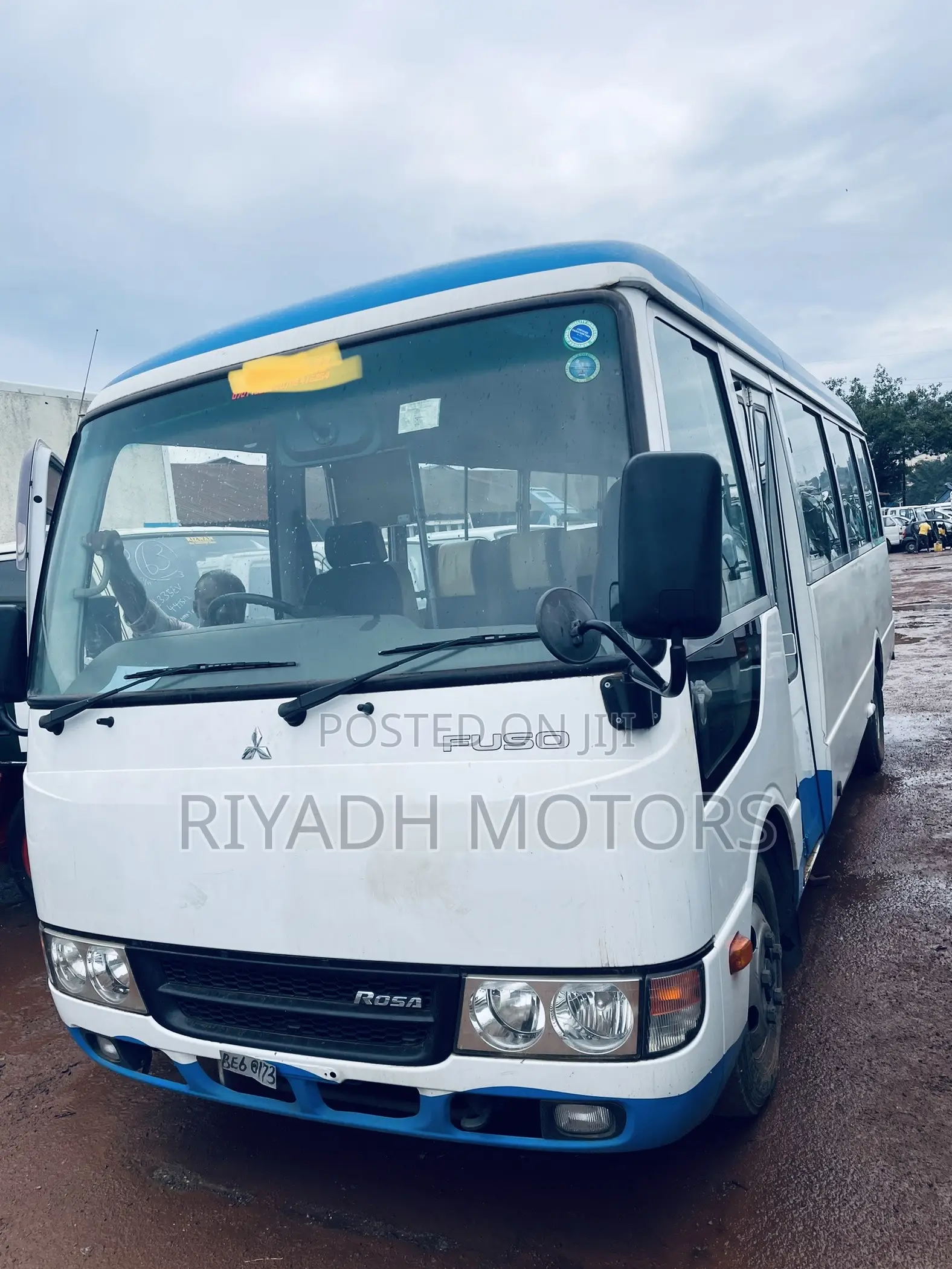 Mitsubishi Fuso Rosa 2012 White