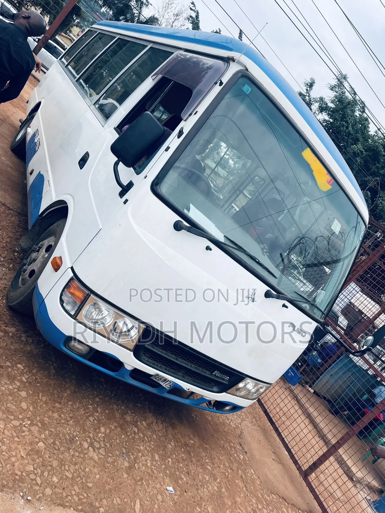 Mitsubishi Fuso Rosa 2012 White