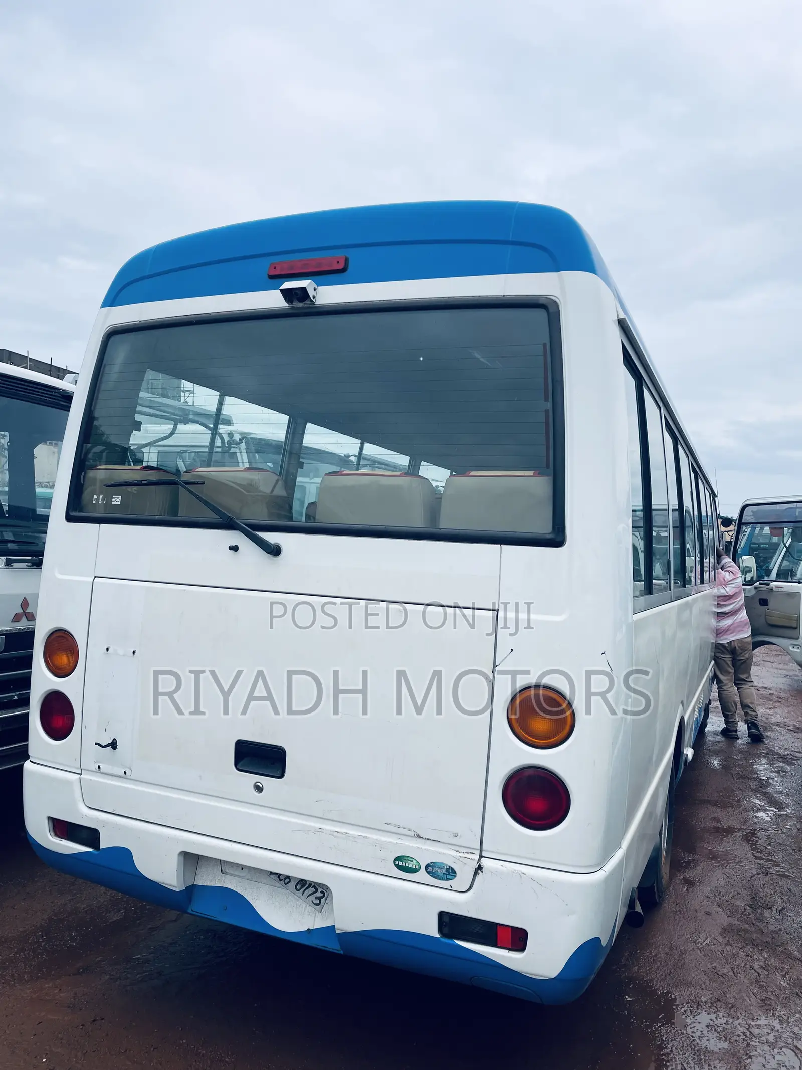 Mitsubishi Fuso Rosa 2012 White